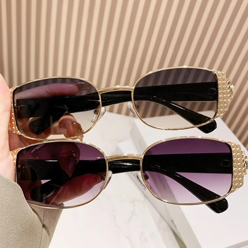Retro Ovale Sonnenbrille für Damen Stilvolle Farbverlauf Mehrfarbige Deko-Brille Trendiges Luxusmarken-Design Lässige Schattierungen