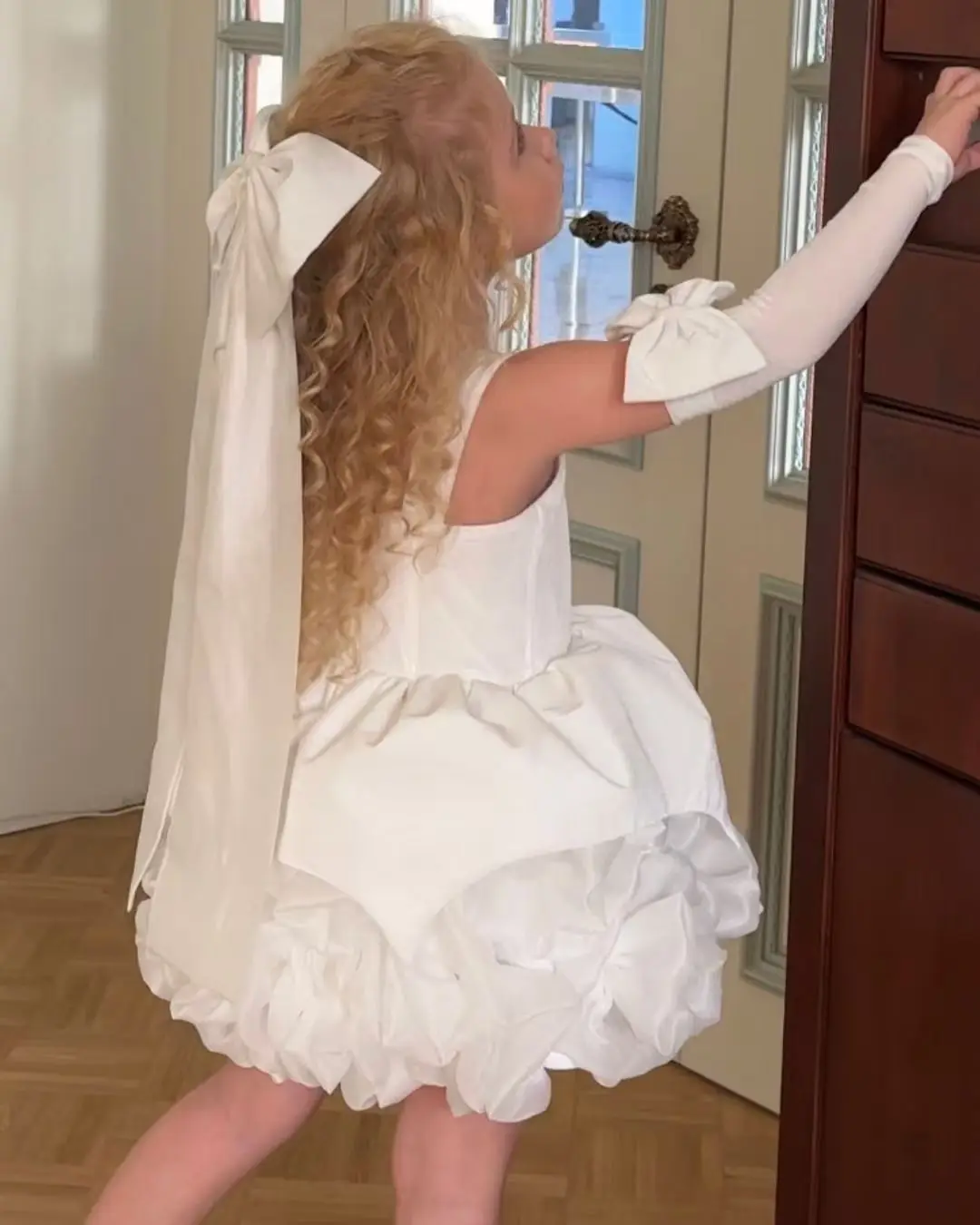 Vestido elegante de flores para niña, vestido de fiesta de cumpleaños y boda con tirantes finos de terciopelo con lazo, personalizado