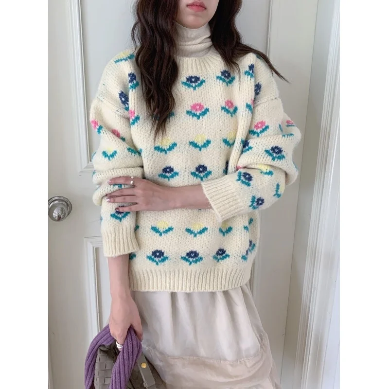 เสื้อสเวตเตอร์ไหมพรมทรงหลวม แขนยาว ลายปักดอกไม้สไตล์เรโทรสุดชิคสำหรับผู้หญิง แฟชั่นฤดูหนาว เสื้อคลุมสไตล์สตรีท