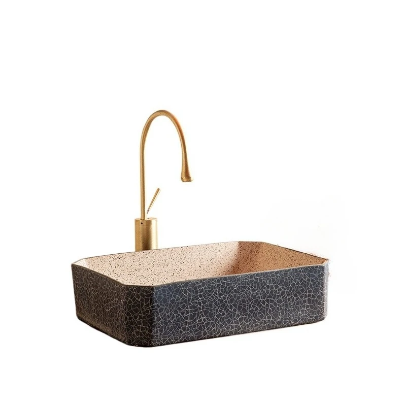 

Ретро умывальник на сцене Керамический балкон умывальник на сцене Умывальник для ванной комнаты