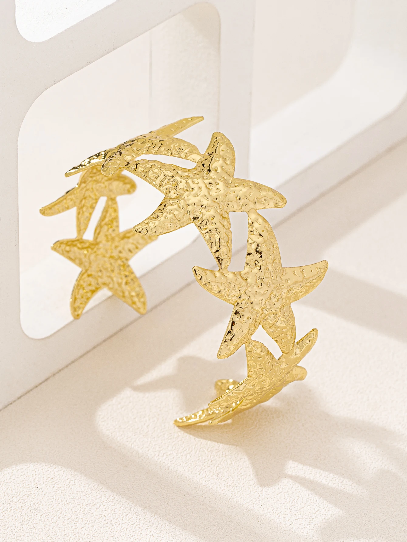 1 Simple Elegant and Versatile Retro Fashion Starfish Bracelet
