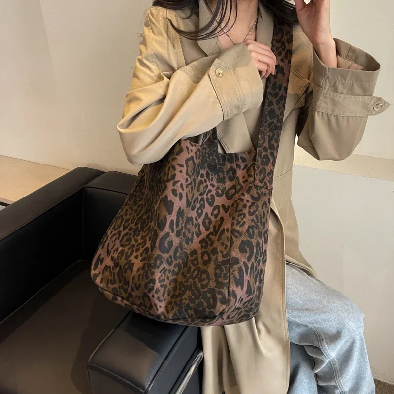 Nylon Zipper 2024 New Shoulder Bag Leopard Print Trendy Fashion Crossbody Bag Soft Large Capacity Versatile Trendy Handbag