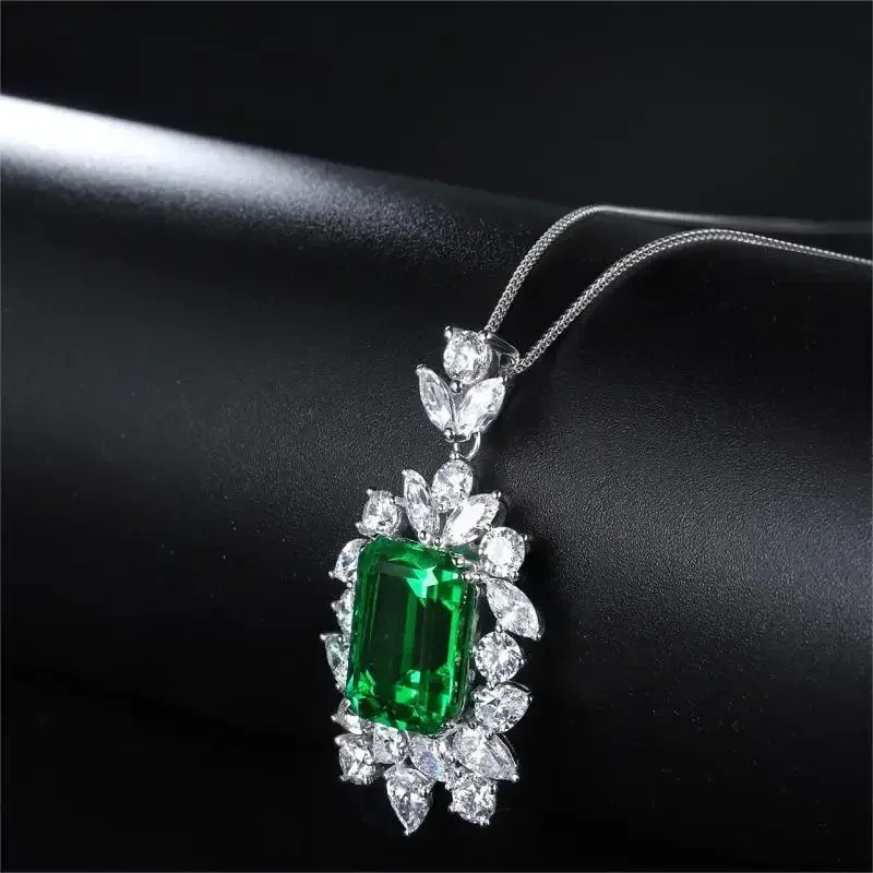 2024 New Arrivals Custom 9K Gold Center Stone 5.02 Carat Emerald Shape Necklace Create emerald classic style pendant jewelry