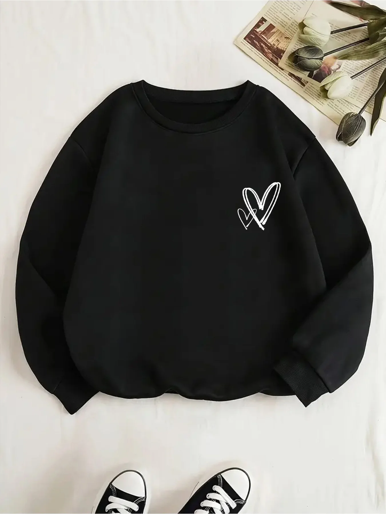 Children's Long Sleeved Sweatshirt Casual Elegant round Neck Heart-Shaped Printed Top for Autumn Winter