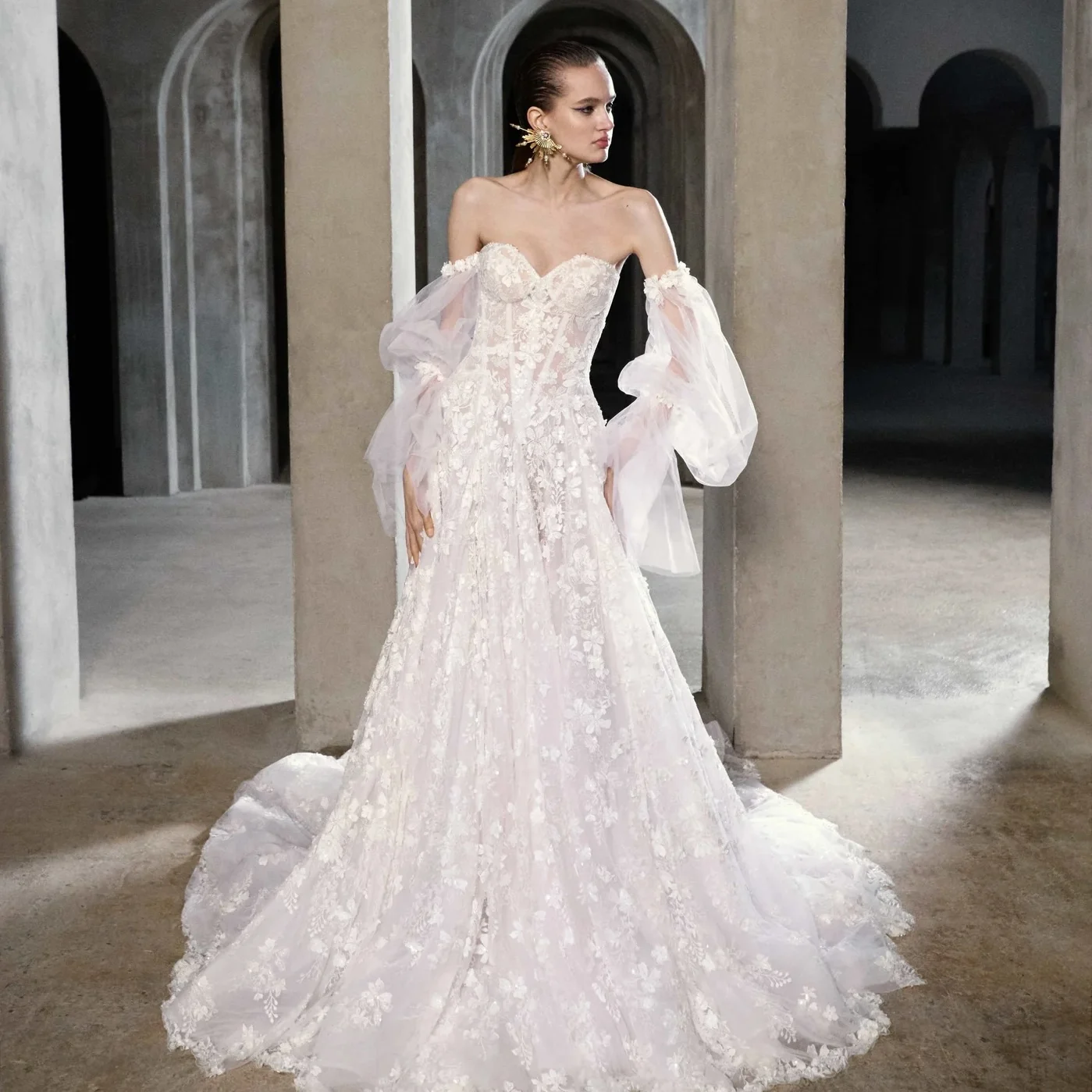 Strapless Detachable Bubble Sleeves Flower Lace A-line Wedding Dress Wedding Bridal Romantic Style Dress Customization