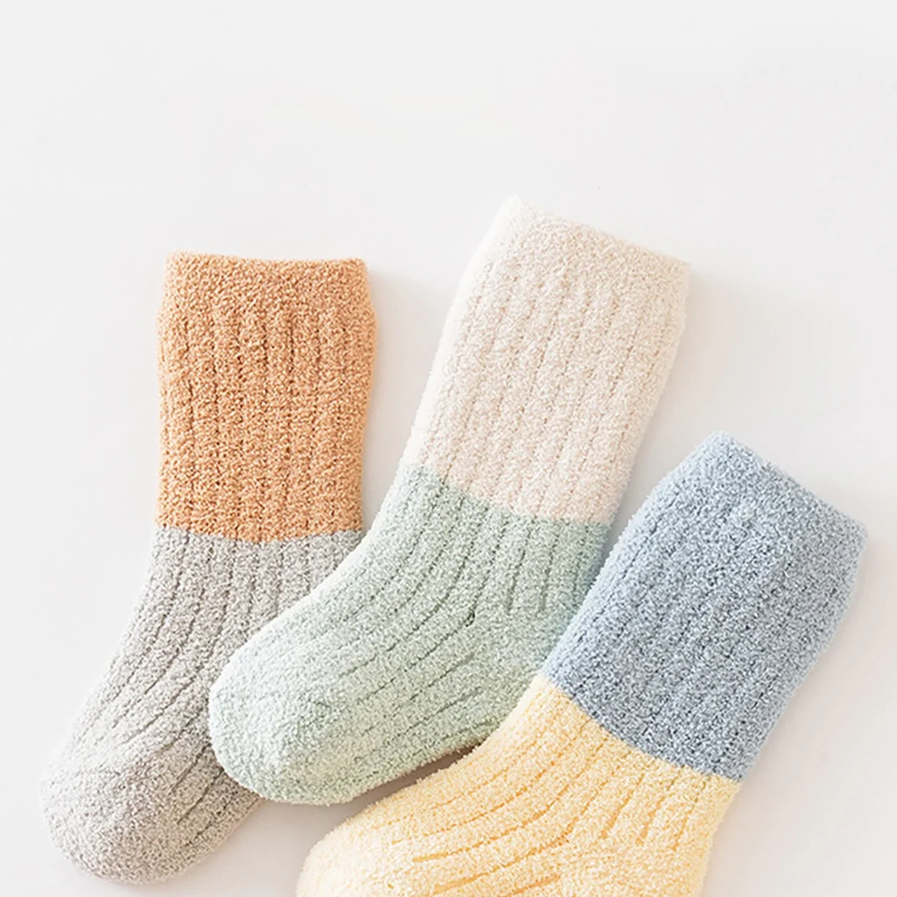 

3 пары модных лоскутных носков для детей, зимние теплые утепленные плюшевые носки для детей 0-3 лет, бархатные коралловые носки для мальчиков и девочек