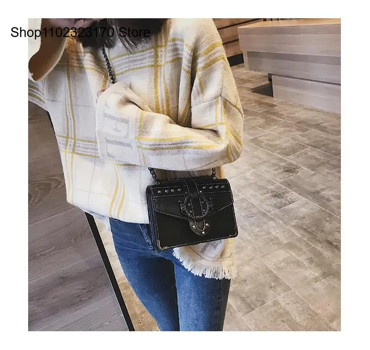 Retro Chain Rivet Single Shoulder Crossbody Bag for Women