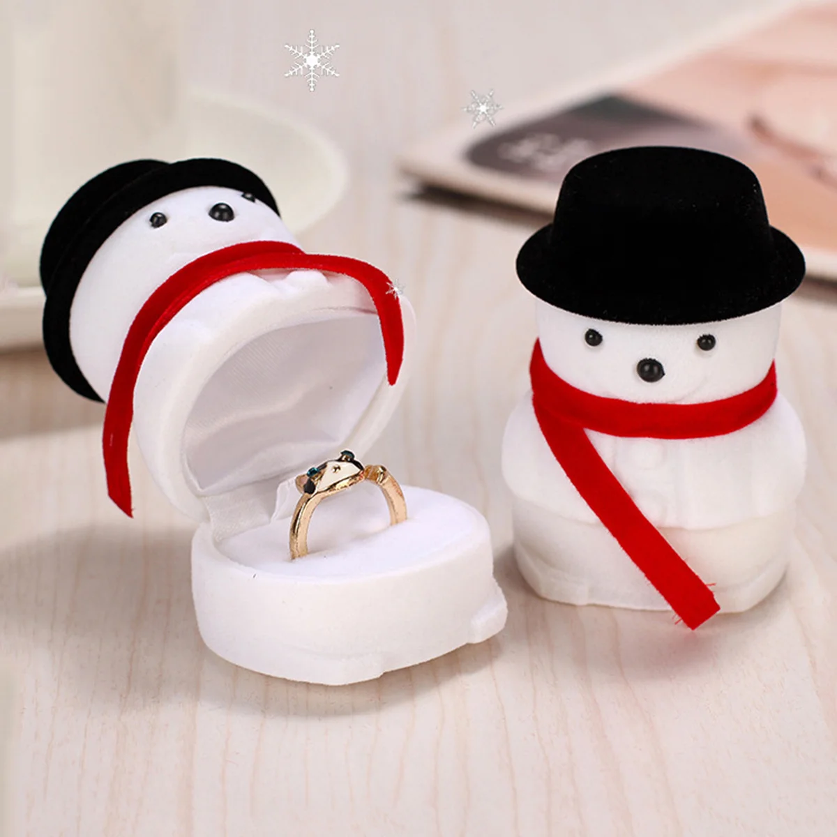 

Snowman Ring Holder Flannel Jewelry Box White Black Creative Storage Case for Necklace Earrings Birthday Anniversary