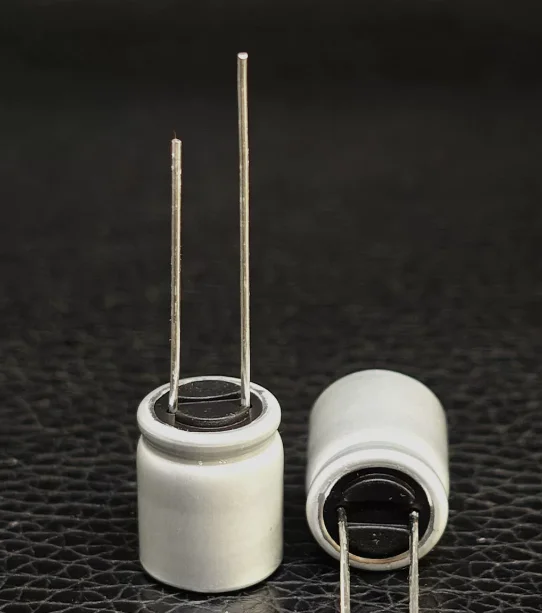 20pcs/lot Original NIPPON HSD/VHD 35v270uF 10X12.5mm solid-liquid mixed aluminum electrolytic capacitor free shipping