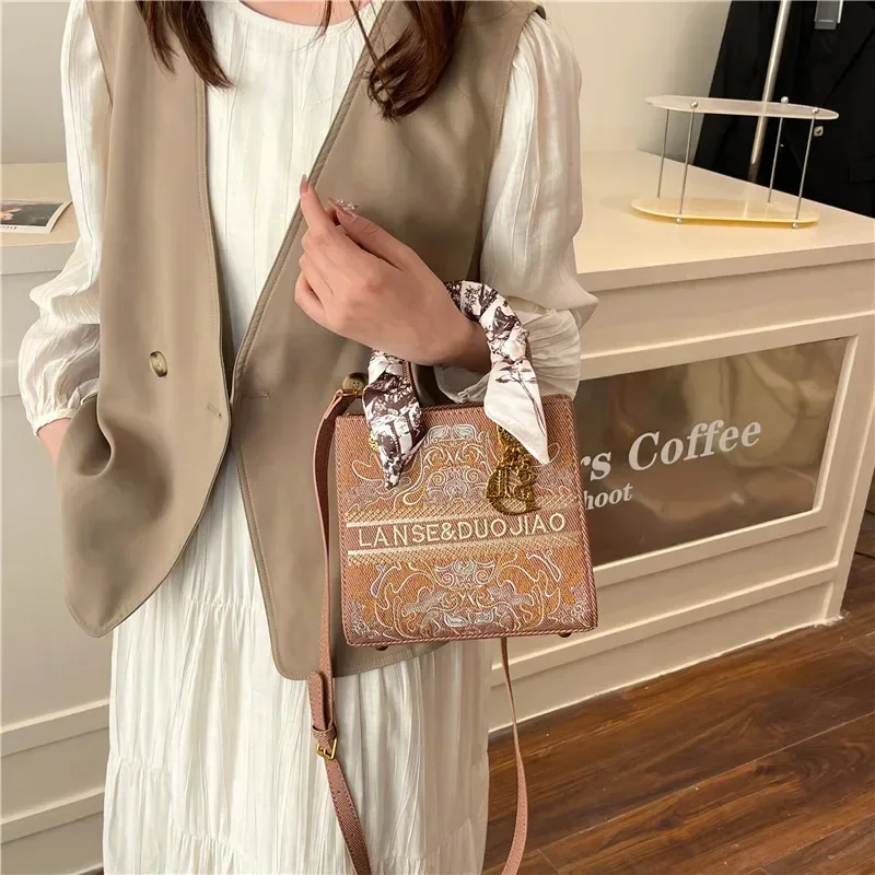 

Весна 2025 года, кожаная сумка через плечо с цветочным узором и вышивкой, элегантный подарок для женщин