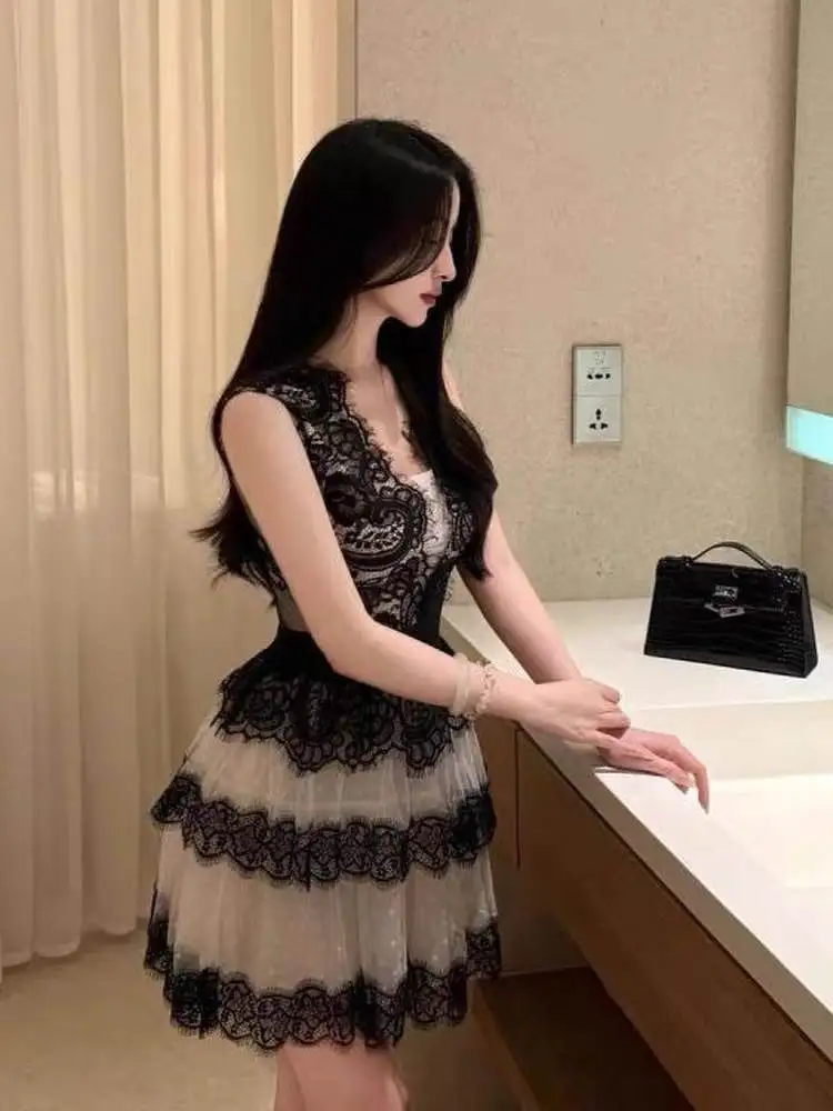Elegant Lace Polka Dot Net Splicing Summer Birthday Dress Women's High Waist Puffy Skirt Style Sleeveless Zipper Closure Gown