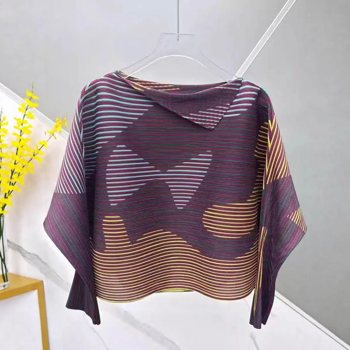 

Multicolor Striped Art Print Batwing Sleeve Fashion Loose Top 2025 New Arrival Unique Design Casual Chic Women Fashion Outwear