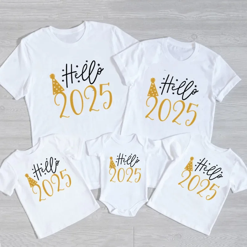 Hello 2025 Family Matching Outfits Cotton Mother Father and Daughter Son Kids Tshirts Baby Romper Look New Year\'s Clothes