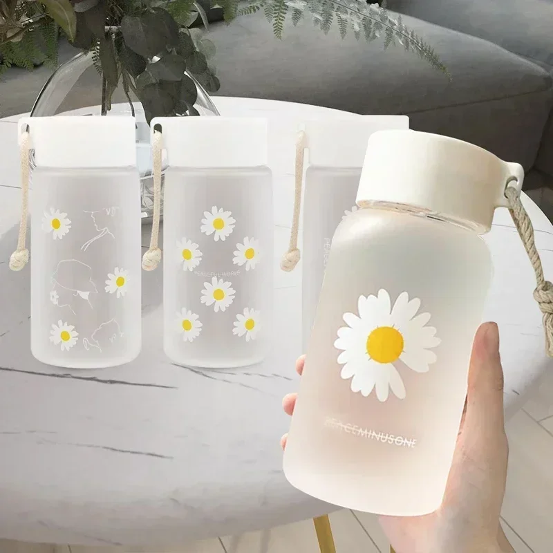 

480ml Little Daisy Water Bottle Plastic Water Cup with Rope Girl Kawaii Drink Bottle Summer Water Cup Juice Mug