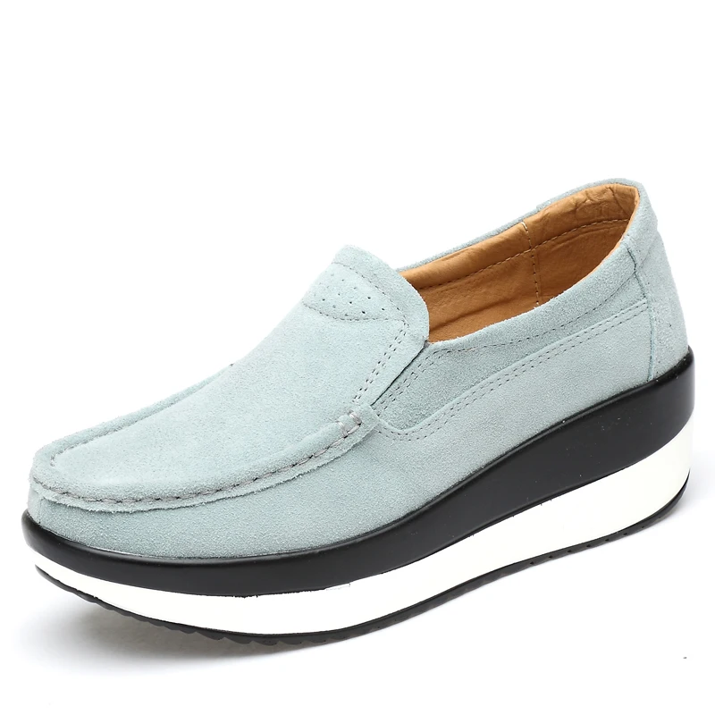 New women\'s leather flat casual sports shoes are light, comfortable and fashionable for walking. Large-sized loafers