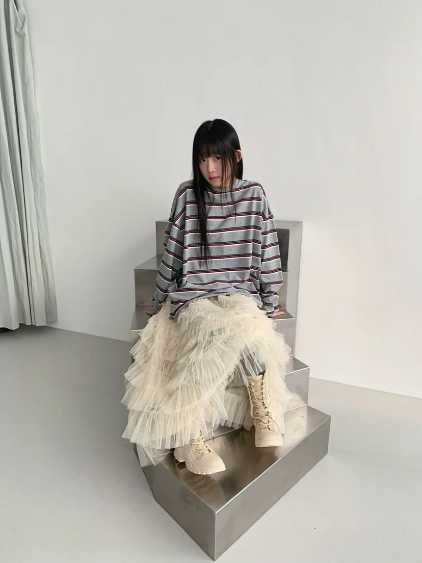 우아한 계층화 된 Tulle 하프 스커트 여성의 탄성 허리 슬리밍 달콤한 노화 방지 다목적 롱 케이크 스커트 트렌디 통근