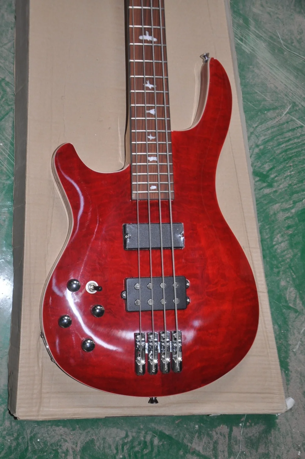 4 Strings Electric Bass Guitar With Rosewood Fretboard Black Hardware Customization Service view 2
