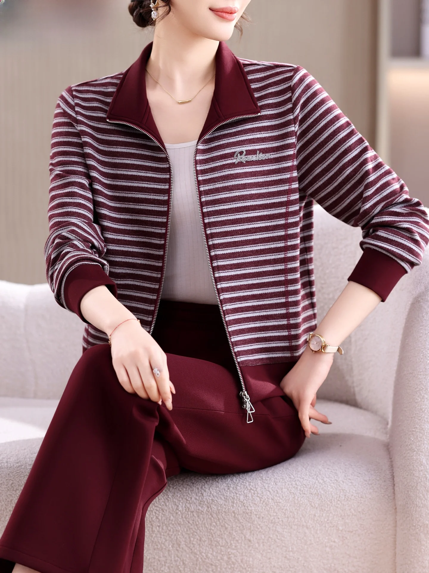 

Casual Sportswear Set for Middle-Aged And Elderly Women Spring 2026 New Mom's Spring Clothes Outerwear Anti-Aging Sweatshirt