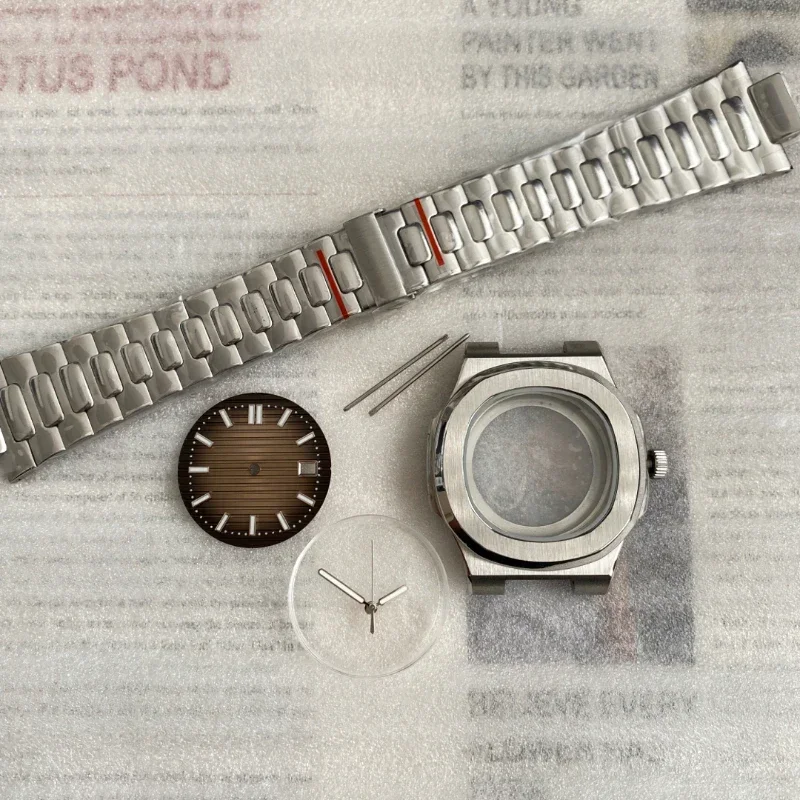 Cassa dell'orologio modificata da 41 mm Set completo con movimento sostitutivo di precisione NH35 Quadrante luminoso in vetro zaffiro