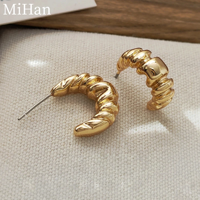 

MiHan Fashion Jewelry Vintage Temperament Gold Color Metal Earrings For Women Party Gifts Simply Design Ear Accessories