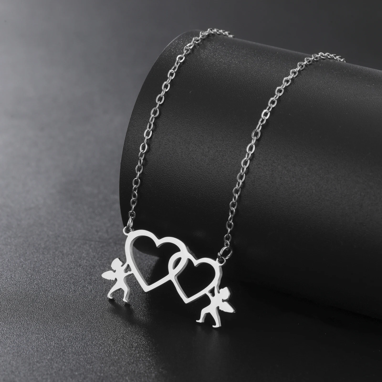 1PC A ladies' stainless steel heart-shaped Cupid fashion necklace as a couple's wedding gift