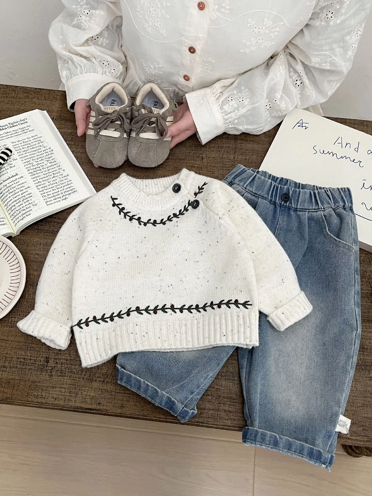 

Новый модный мягкий вязаный свитер для девочек на раннюю весну, повседневный, с длинным рукавом, на пуговицах