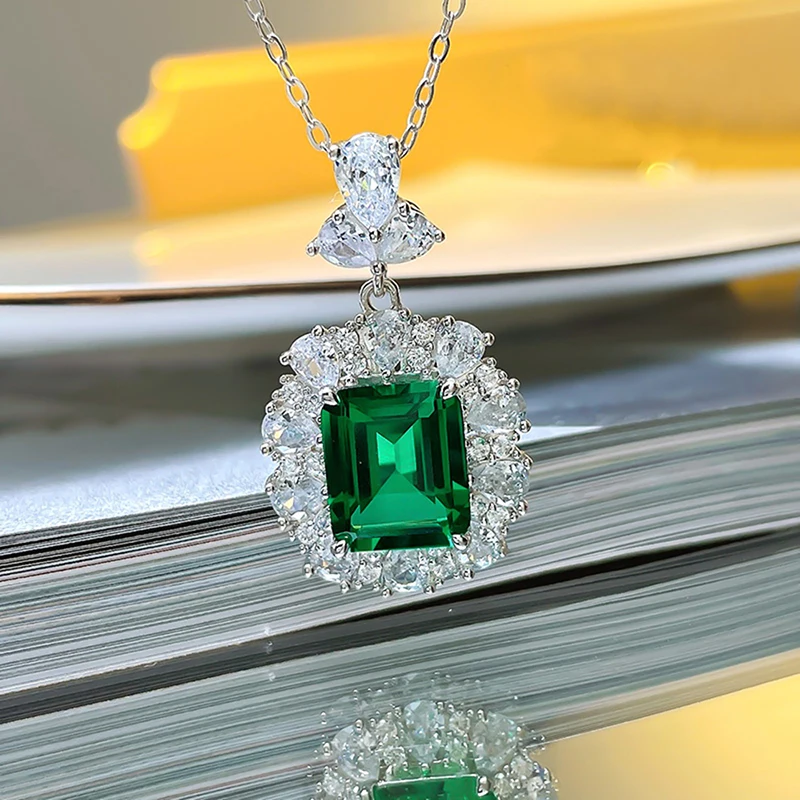 Huitan Gorgeous Green Cubic Zirconia Pendant Necklace for Women Modern Fashion Female Wedding Party Elegant Accessories Jewelry