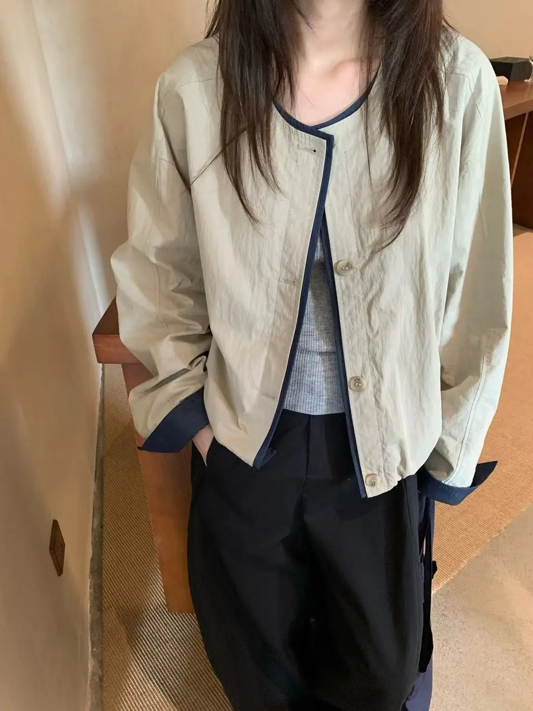 

Куртки-бомберы Женская куртка Коричневая осенняя атласная блестящая клубная одежда на пуговицах Элегантный гламурный воротник-стойка Светская вечеринка с блестками Ins