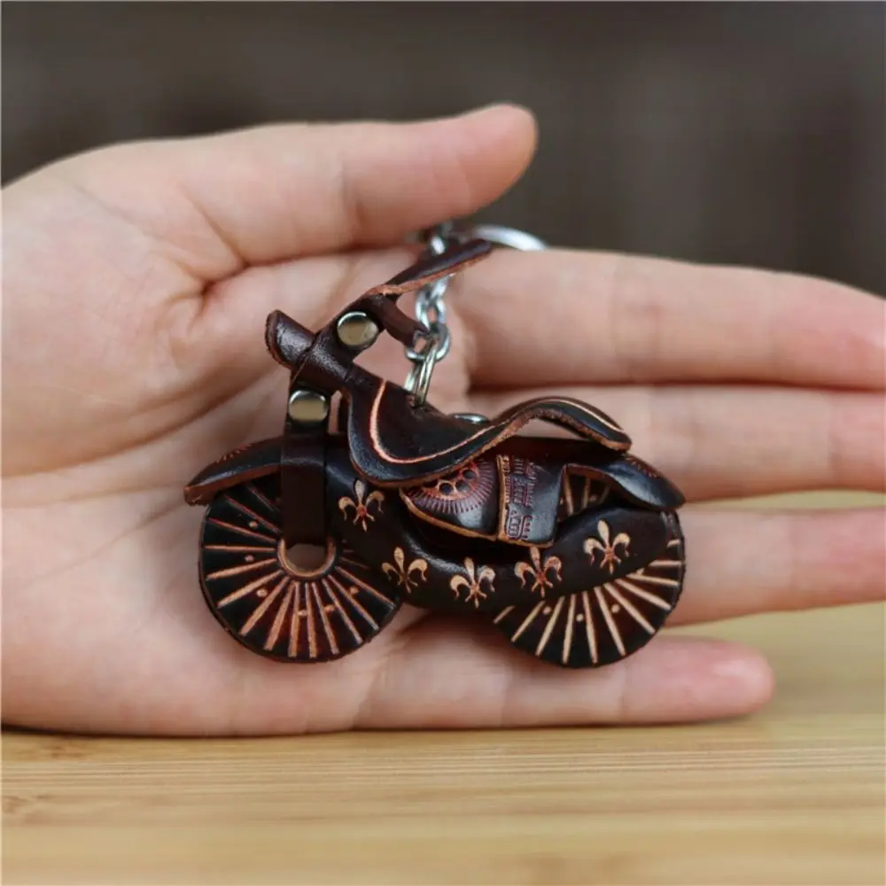 Retro Cowhide Motorcycle Keychain Cruiser Vintage Cowhide Motorcycle Pendant Exquisite Locomotive Simulation Motorcycle Keyring