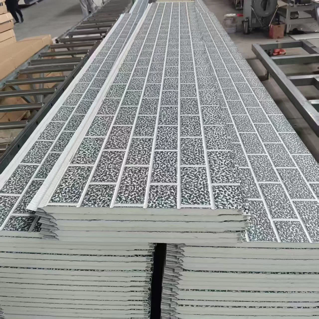 

Consult before placing an order Architectural Metal Sandwich Panel with 3 Brick Pattern Metal Embossed