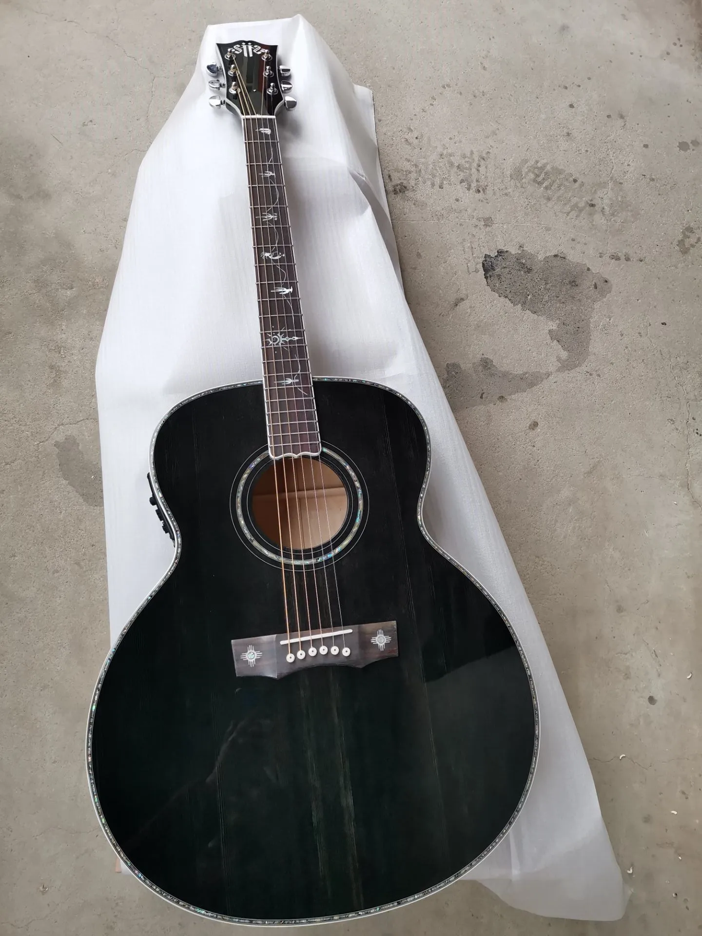 professional guitar custom limited Jumbo flame maple guitar black gloss guitar logo can be customize