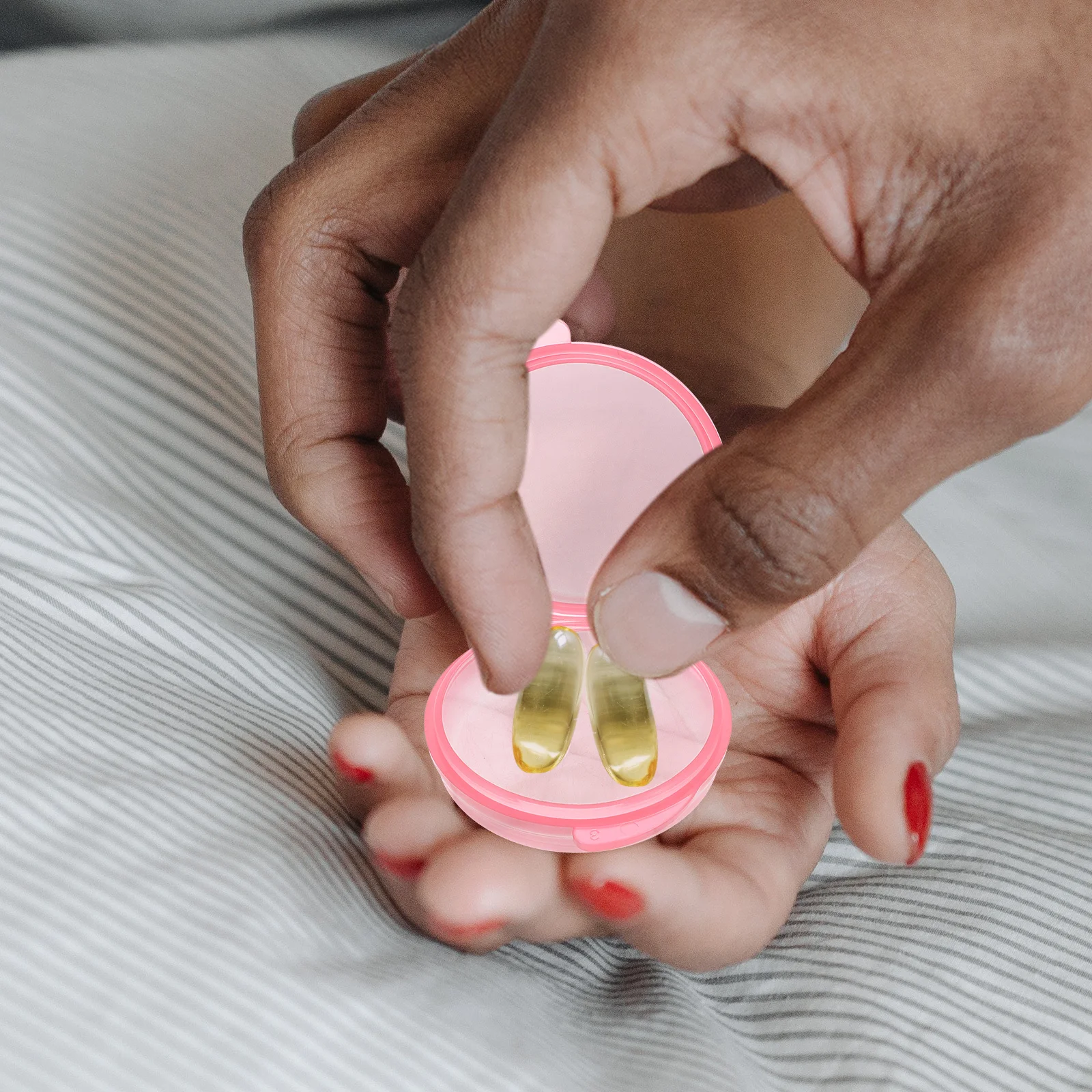 6 قطع من حقيبة تنظيم الأدوية المحمولة للسفر والأنشطة الخارجية، تصميم مدمج آمن للاستخدام الطبي، منظم تخزين صغير #1