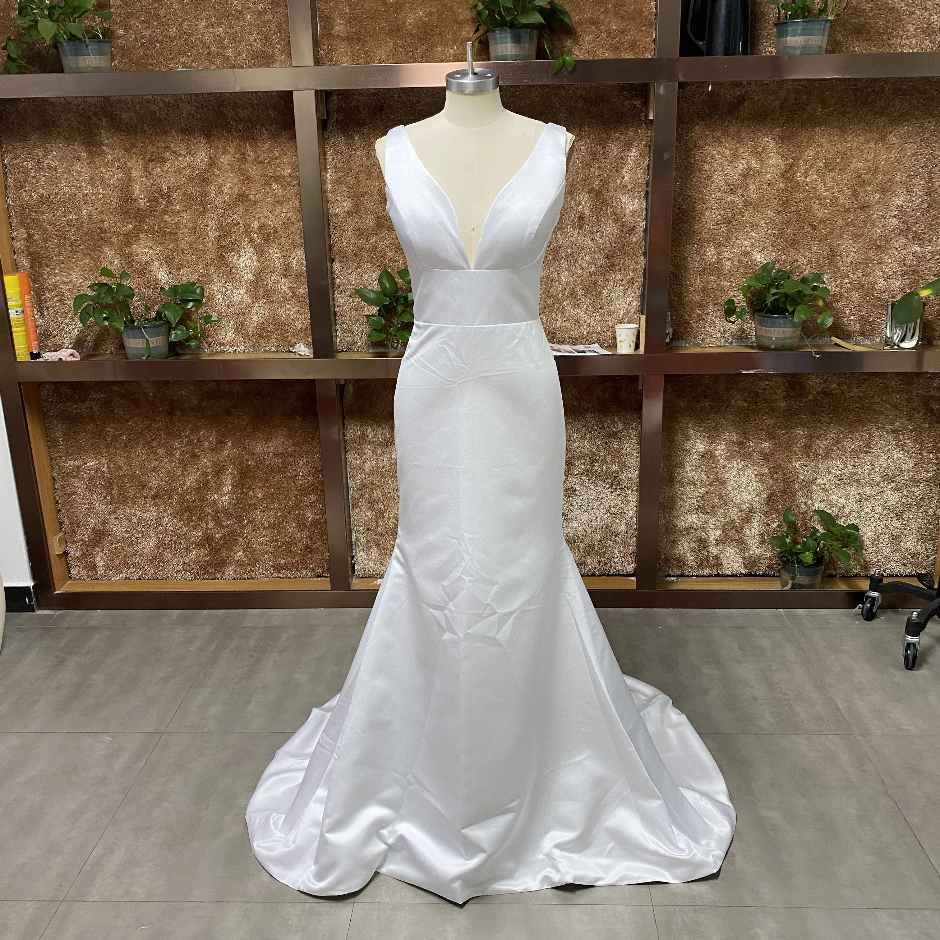 JEHETH Sexy Mermaid abito senza spalline semplice abito da sposa senza maniche in raso elegante scollo a v Backless Beach Vestido De Novia per le donne Abito sexy a sirena senza spalline Abito da sposa semplice in raso