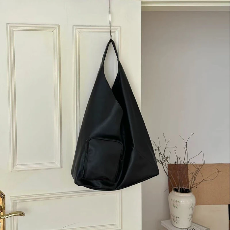 Soft PU Leather Large Capacity Tote Bag Advanced Triangular Shape Casual Designer Bags Luxury Portable Chain Underarm Bag