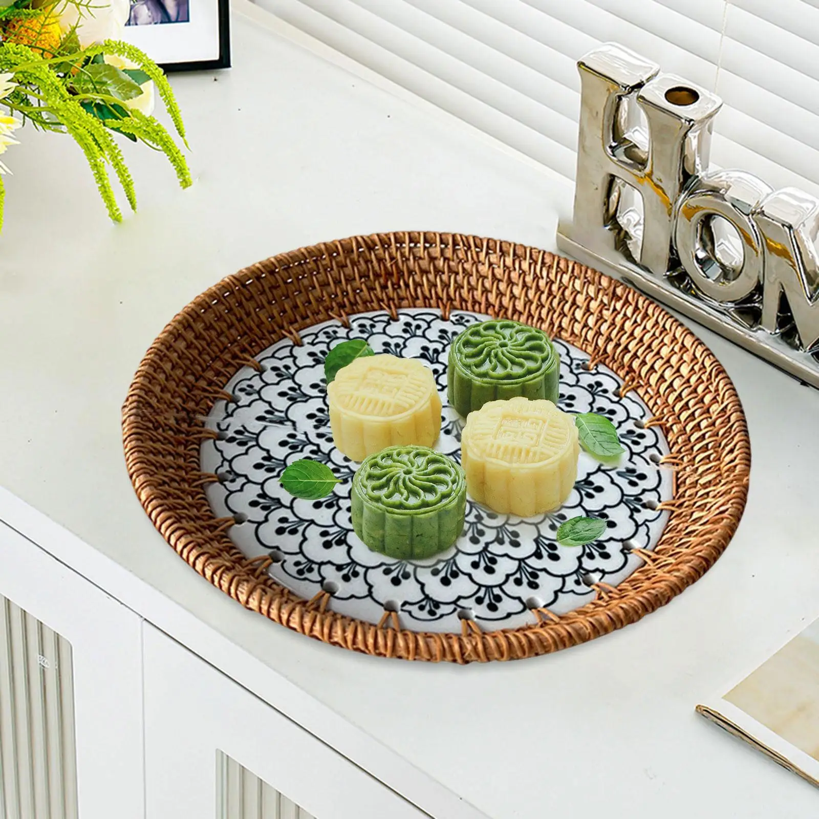 

Round Rattan Storage Tray Bread Serving Basket Fruit Tray Serving Food Tray for Coffee Table