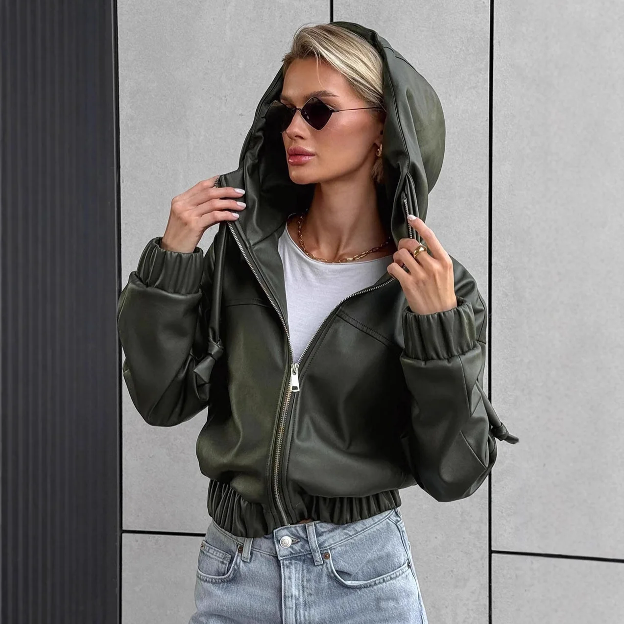 

Стильная осенняя женская кожаная куртка, однотонная эластичная короткая куртка с капюшоном, женское пальто High Street, байкерское пальто для женщин