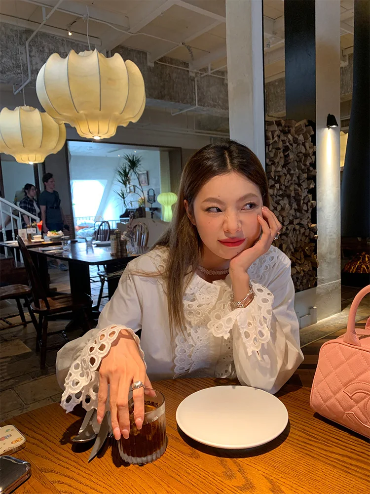

Autumn 2025 New Women's White Long Sleeve Lace Patchwork Design Sense Blouse Cotton 100% Comfortable Breathable Straight Cut