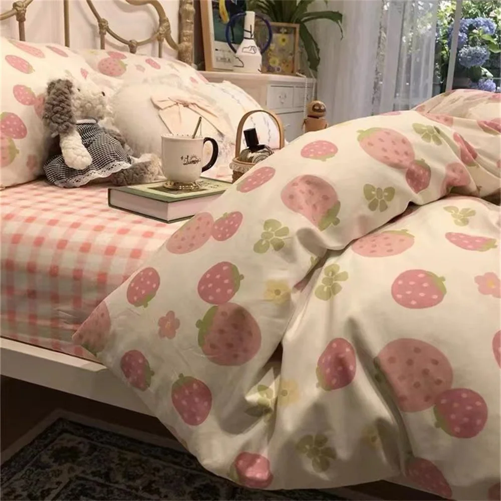 

Cute Pink Strawberry Duvet Cover Flat Sheet with Pillowcase Floral Bedding Set Twin Full Size Soft Polyester Bed Linens for Girl