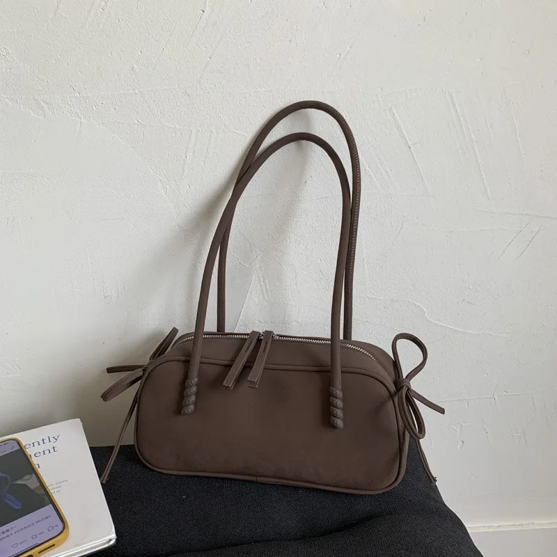 

Women's Korean Retro Matte Leather Baguette 2026 New Arrival Unisex Commuter Large Capacity Bowling Bag