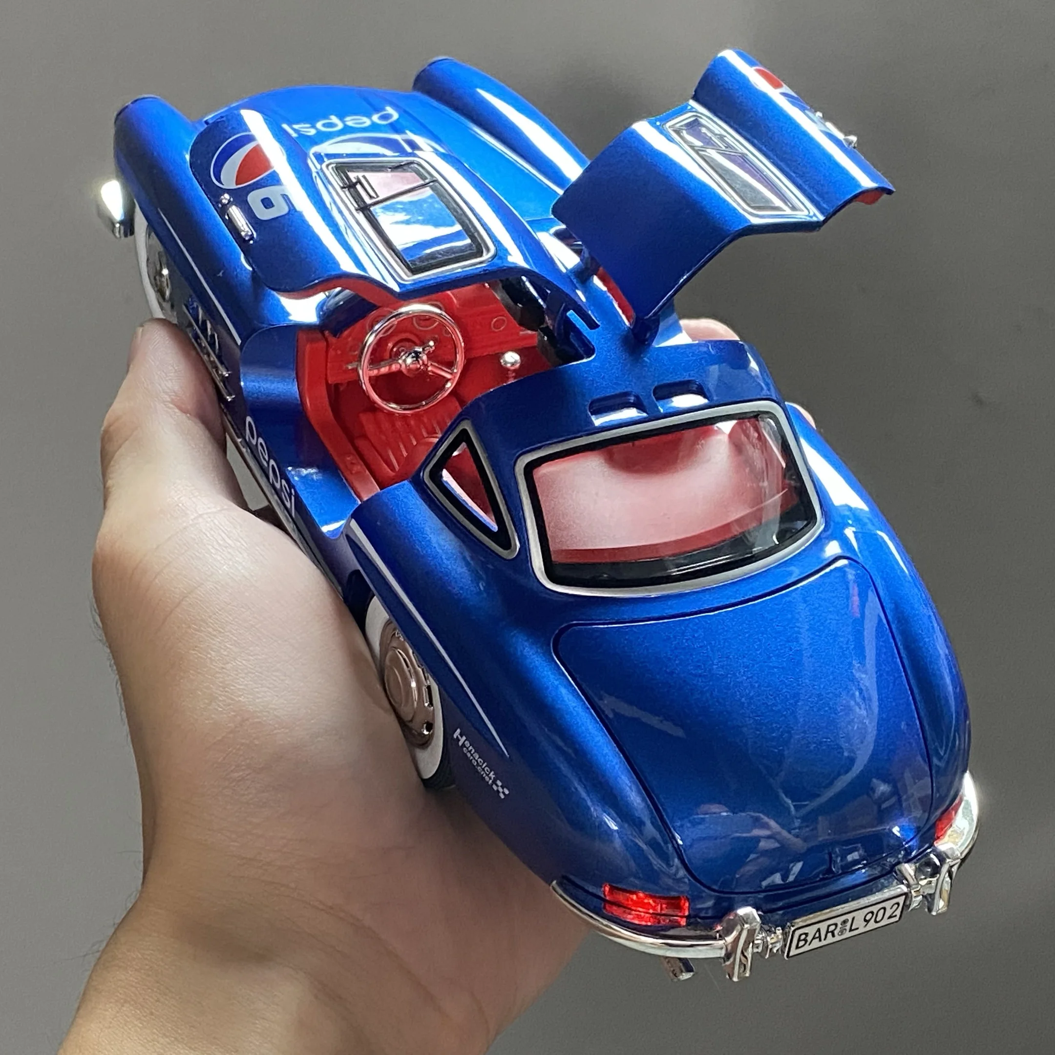 1:24 بنز 300SL كوكا كولا بيبسي كولا الكلاسيكية سيارة عتيقة سبيكة دييكاست نموذج سيارة المقتنيات المنزلية العصرية اللعب حلية عيد ميلاد