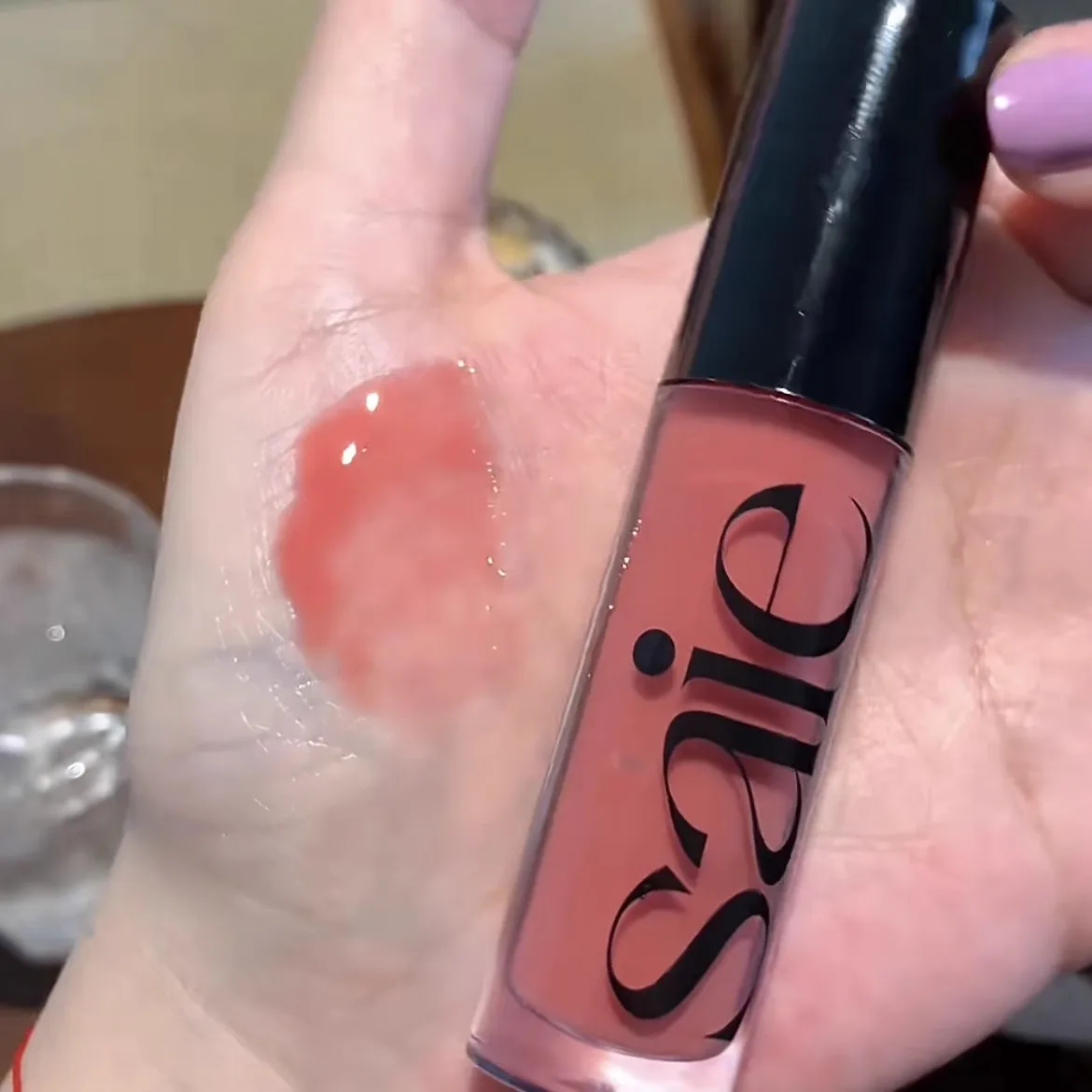 

5ml Lip Oil Long-Lasting Moisturizing HIGH-SHINE HYDRATING LIP GLOSS OIL Non-Sticky High Shine Liquid Lipstick Glossy Makeup