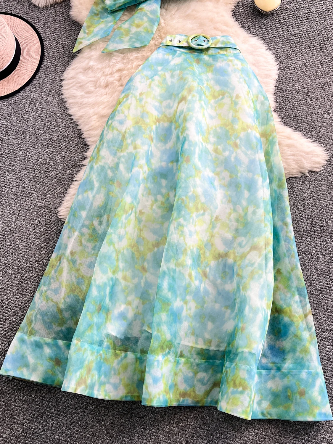 

Ethereal Long een Maxi Skirt with ter Ne Top Island Vaion Outfit V-Ne Two-Piece Set for Young Women