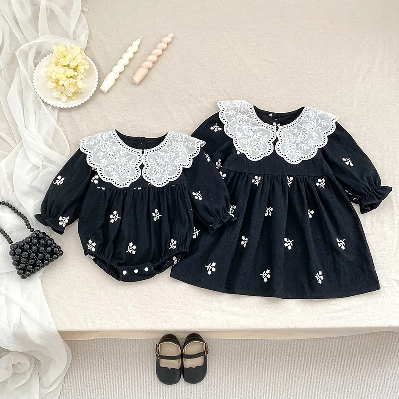 

Осеннее платье для девочек 2024, комбинезон с воротником Питера Пэна и вышивкой, одинаковые комплекты для сестры, одежда из мягкого хлопка для малышей, милая одежда для малышей