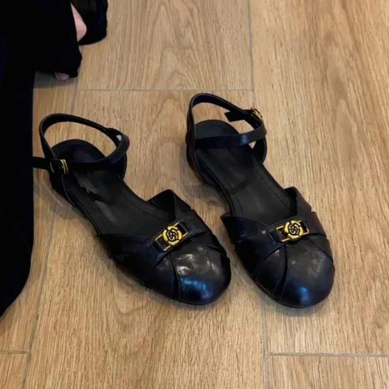 

Retro Metal Flower Hollow Out Breathable Roman Shoes Female Summer Wear Leather Bag Head Shoes Retro Words with Sandals