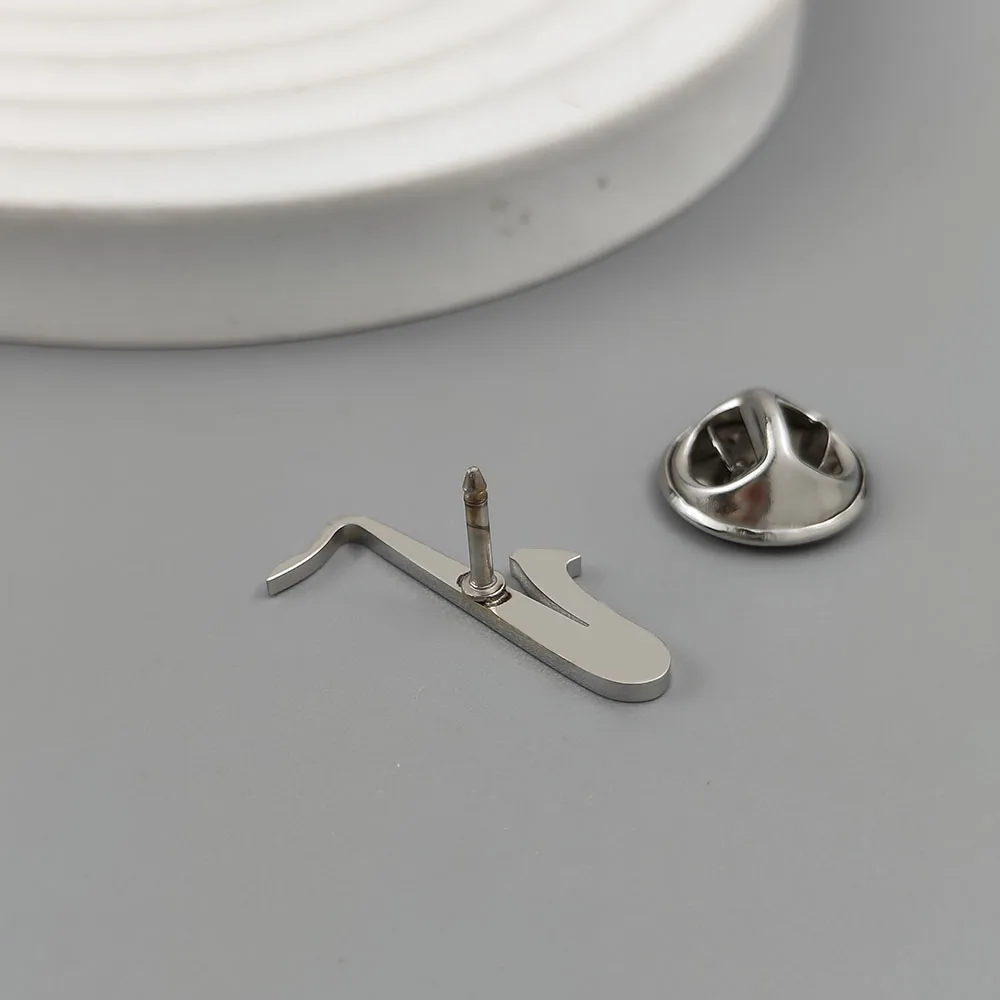 Symbole de musique de mode saxophone broche en acier inoxydable plaqué or, épingle à revers de costume pour hommes, boutons de chemise, boutons de manchette et ensemble de badges