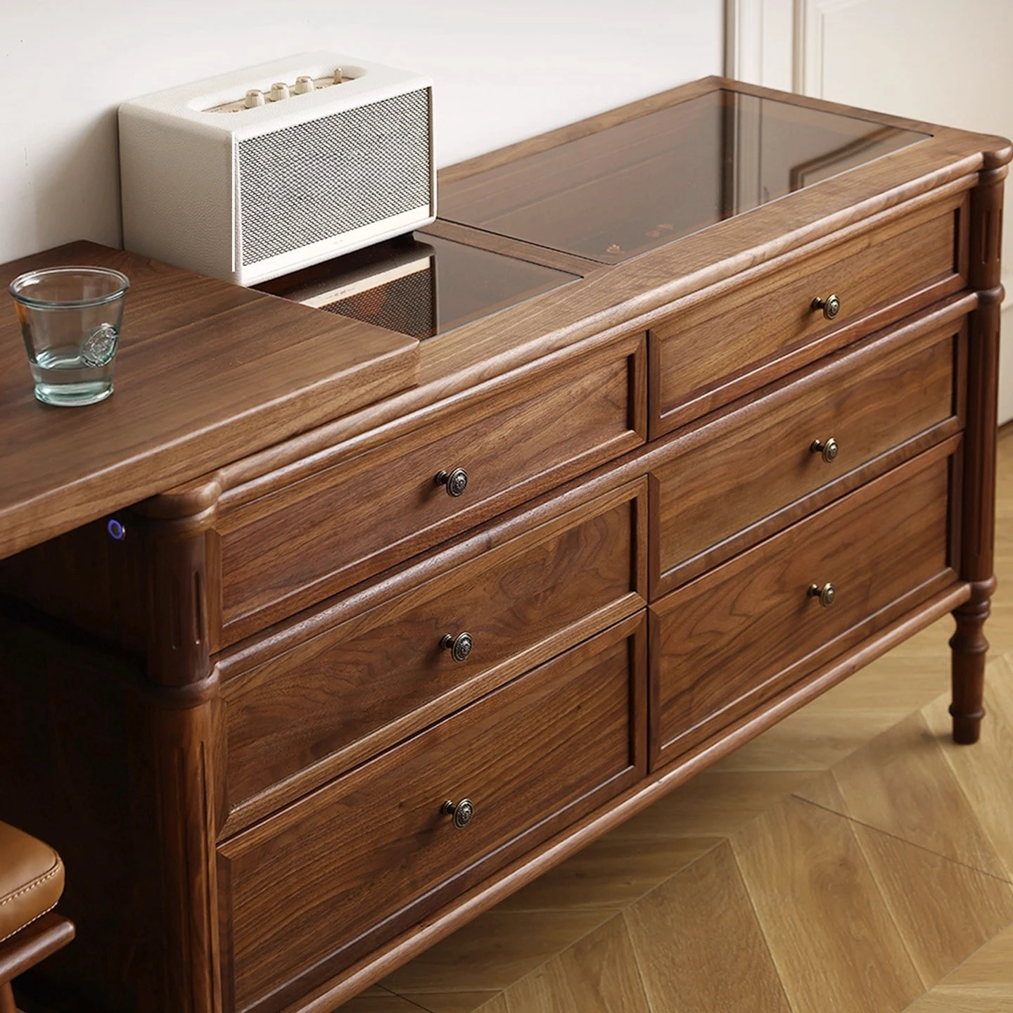 خزانة ملابس من خشب الجوز الأسود مدمجة، طاولة مكياج حديثة وبسيطة لغرفة النوم من الخشب الصلب الاسكندنافي بستة أدراج