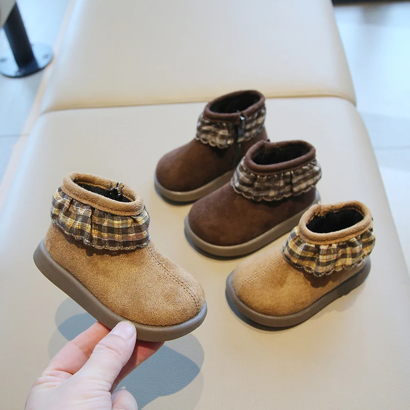 

Кожаные ботинки на теплом подкладке для девочек, новинка 2023 года, зимние мягкие плюшевые сапоги для малышей, нескользящие шикарные удобные сапоги для детского сада