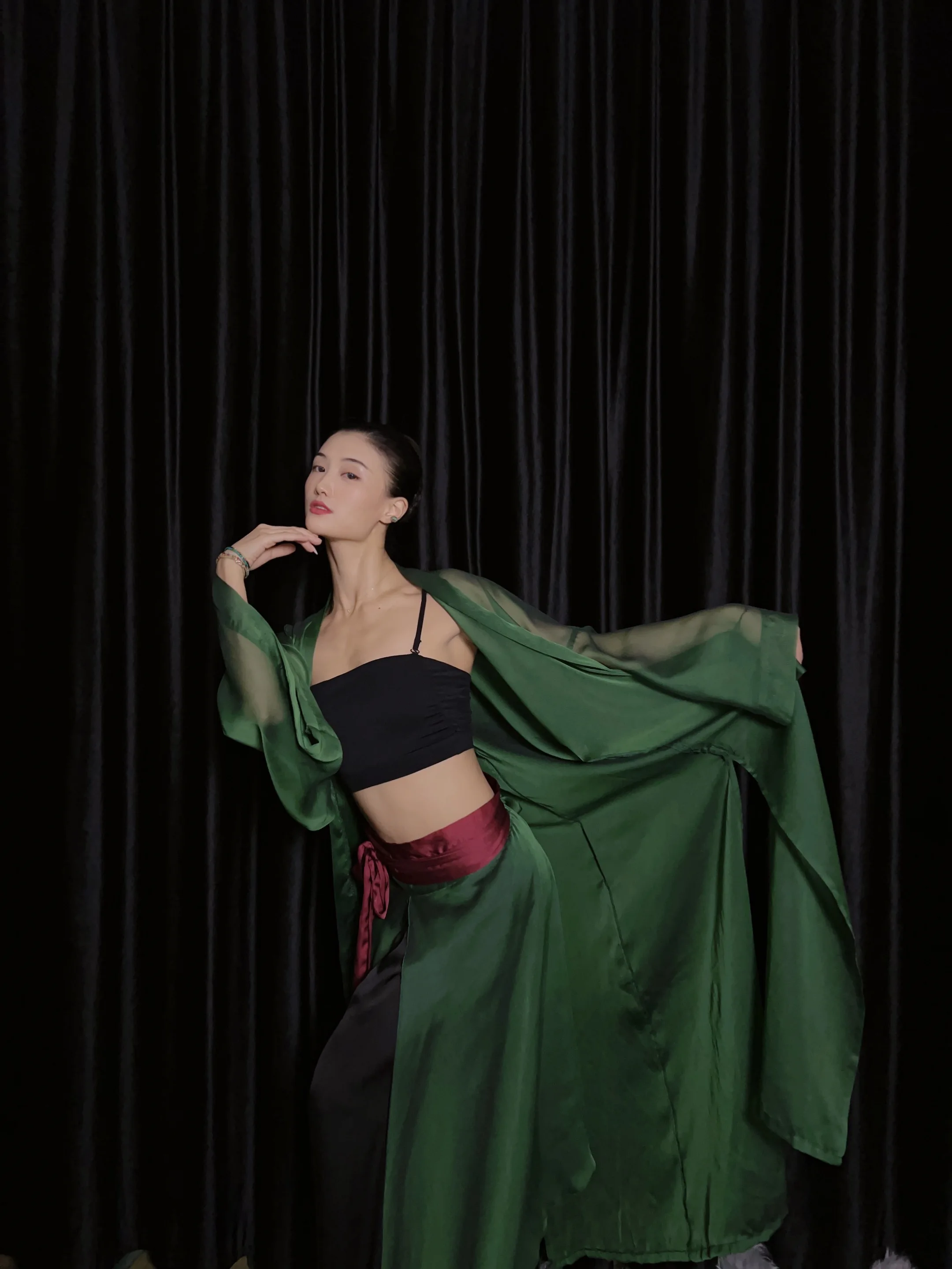 

Элеен Змеиный танцевальный костюм струящаяся марля Dr High-End Feelings WYZ Прикрытие змеи Маленький танцевальный костюм