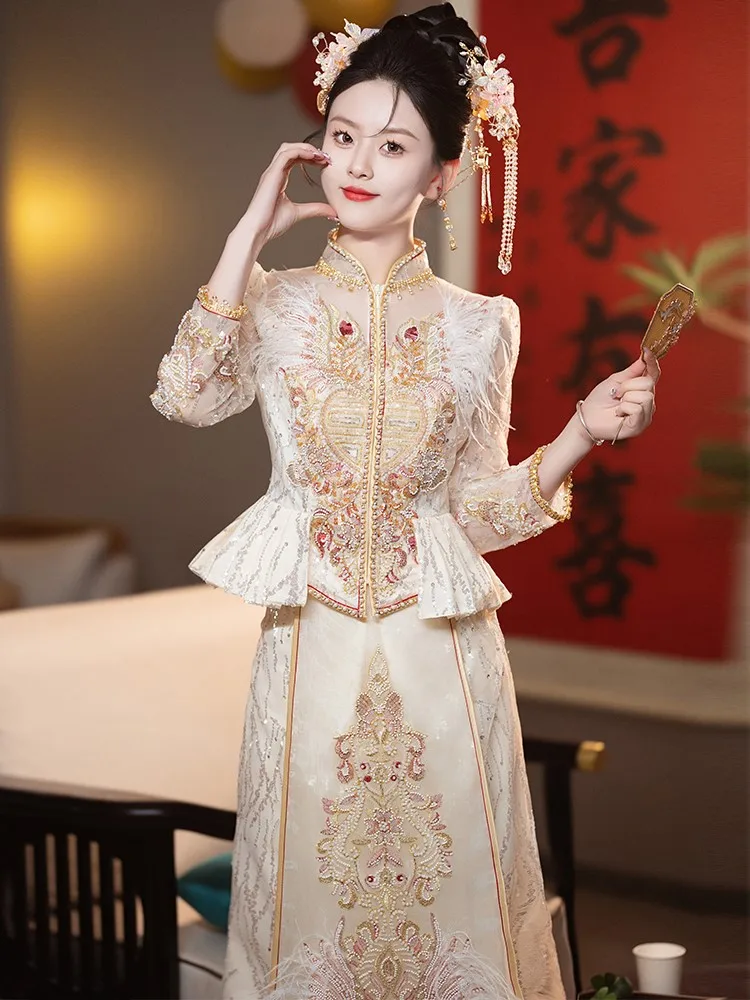 

The new Chinese-style wedding dress for light-colored brides women and dragon phoenix
