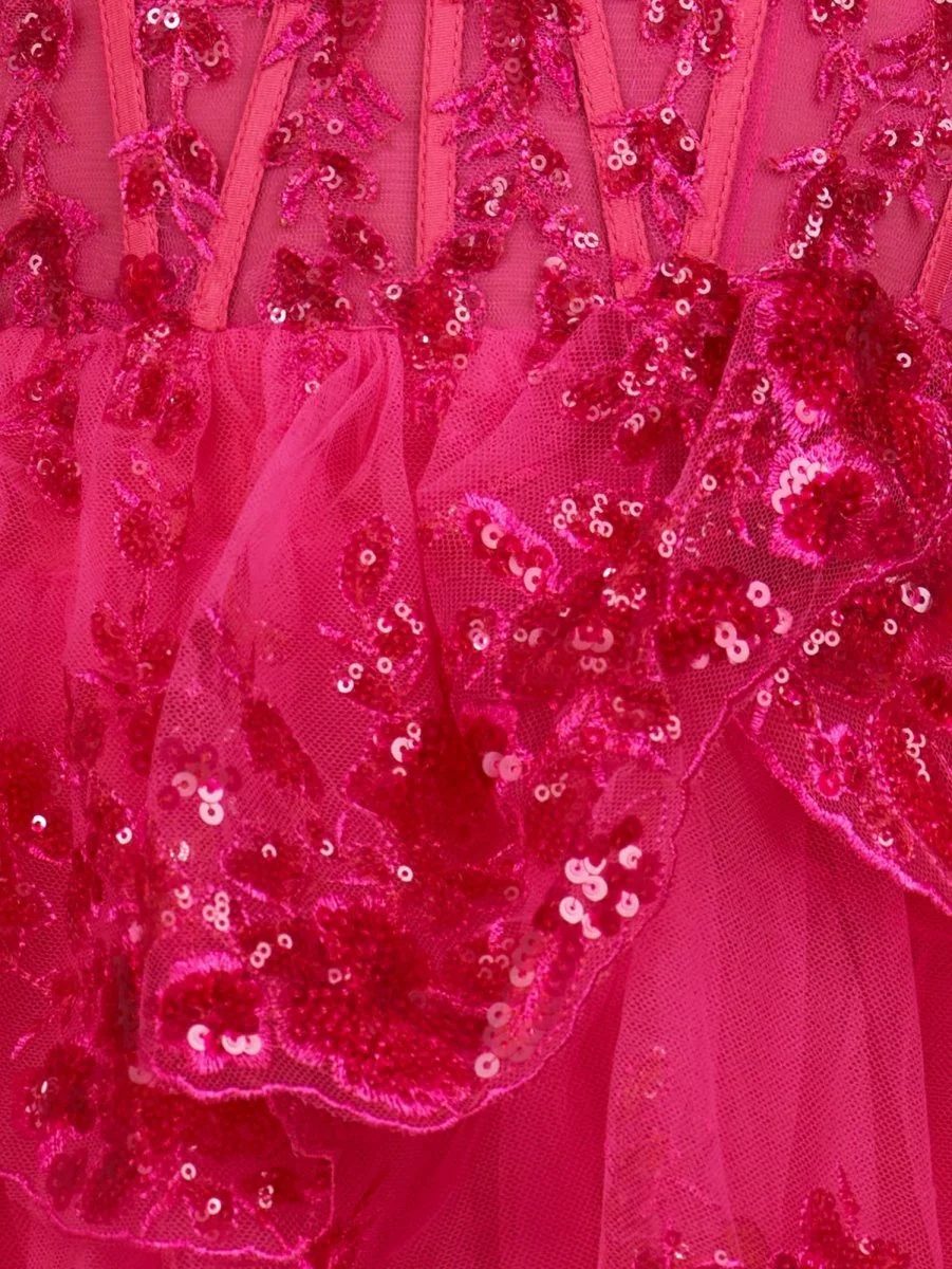 Vestido corto rojo personalizado, diseño de un solo hombro, decoración de encaje con lentejuelas, diseño de correa trasera, elegante y juguetón para ocasiones de fiesta